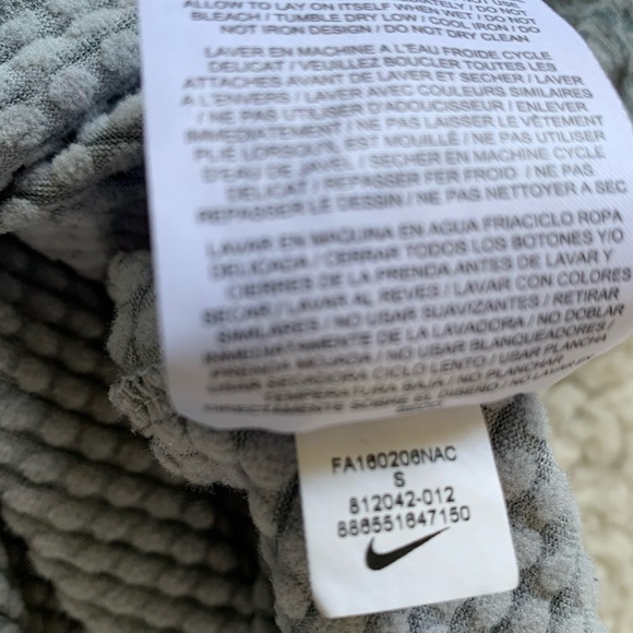 NIKE Element Dri-FIT Running T-Shirt - Picture 11 of 12